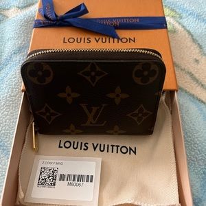 Louis Vuitton zippy coin purse